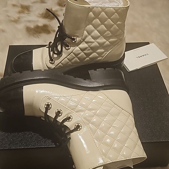 Ladies like new Chanel Laceup boots - Picture 5 of 16